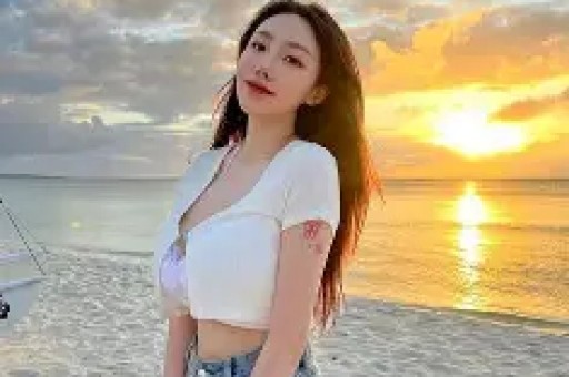 黄景瑜跨年话筒突失声现场观众拍下尴尬瞬间对比邓超引发热议
